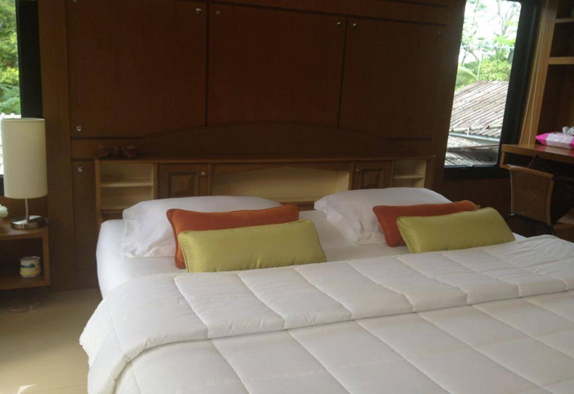 Ruankeaw Homestay Nai Harn Экстерьер фото